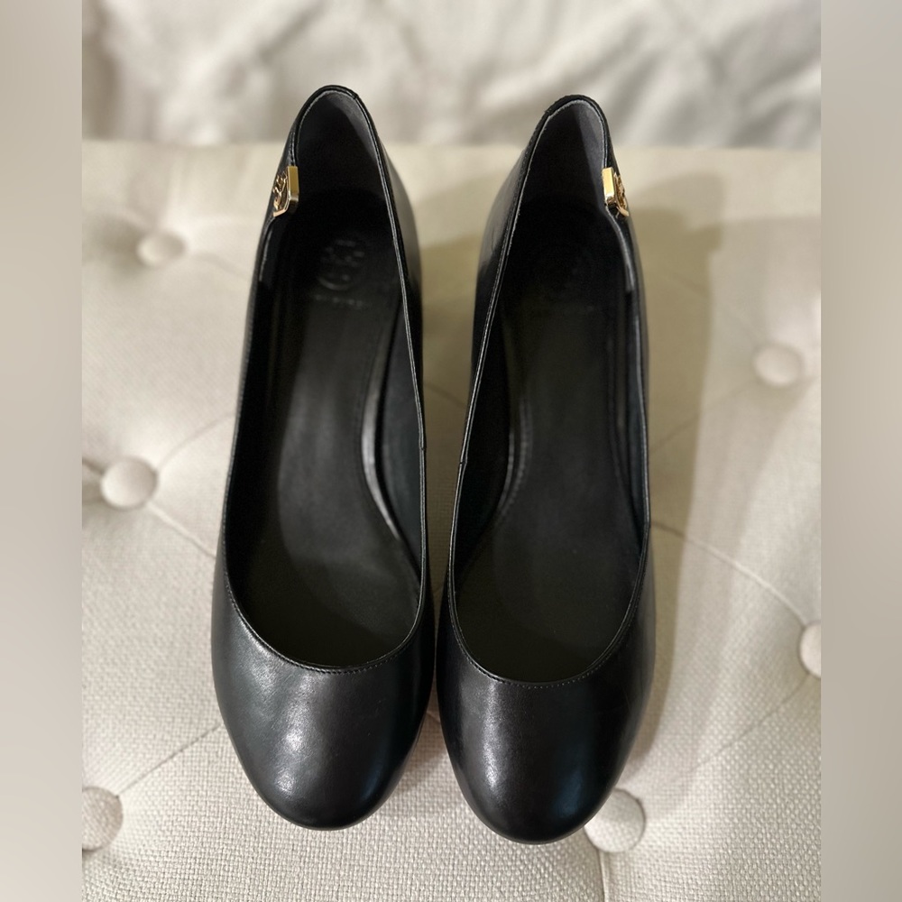 TORY BURCH Elizabeth Round Toe Pump